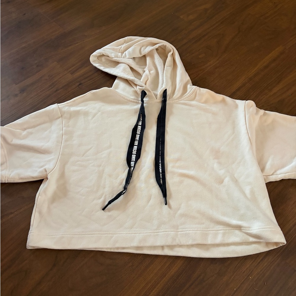 ALO Yoga Cream Cropped Hoodie with Black Drawstrings